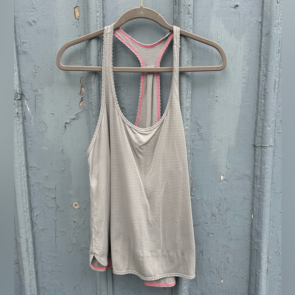 Lululemon 105 F Singlet, size 4/6 - Picture 4 of 10